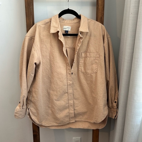 Universal Threads Oversized Fit Button Down Shirt - Picture 3 of 10